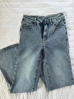 Classic High-Rise Light Wash Women's Jeans